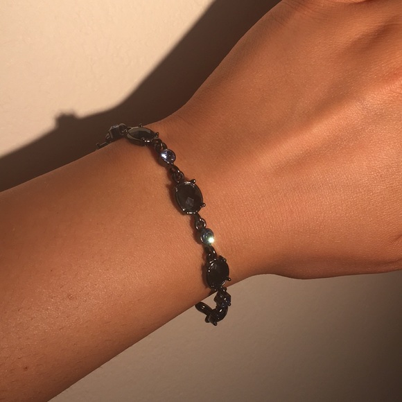 ELEGANT AND UNIQUE NECKLACE AND BRACELET SET - Picture 2 of 7